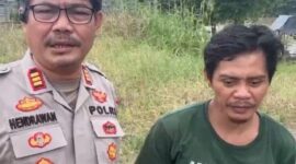 Pelaku Reza saat menyerahkan diri ke Polsek Muara Lakitan. Foto: Polisi.