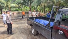 Jasad korban saat dievakuasi ke RSUD Dr H M Rabain Muara Enim. Foto: dokumen polisi.