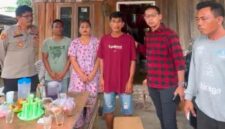 Pelaku saat dijemput polisi. Foto: dokumen polisi.