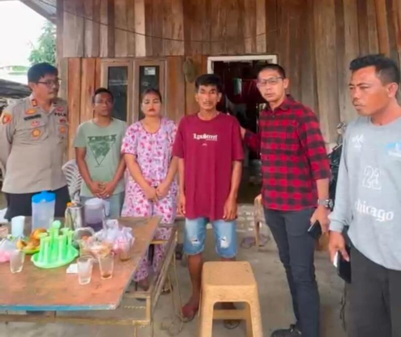 Pelaku saat dijemput polisi. Foto: dokumen polisi.