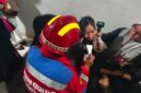 Foto Petugas PBK saat melakukan evakuasi 