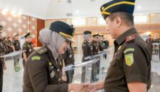 Foto upacara pelantikan dan pengambilan sumpah jabatan terhadap 11 pejabat di lingkungan Kejaksaan Tinggi Sumatera Selatan, Senin (25/5/2026).
