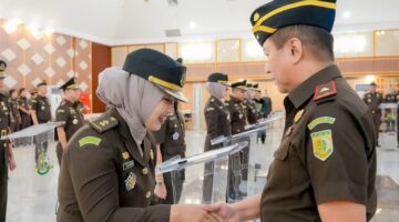 Foto upacara pelantikan dan pengambilan sumpah jabatan terhadap 11 pejabat di lingkungan Kejaksaan Tinggi Sumatera Selatan, Senin (25/5/2026).
