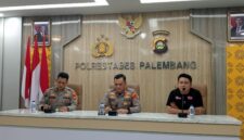 Foto kapolrestabes Palembang dan Manajemen Rokok HS
