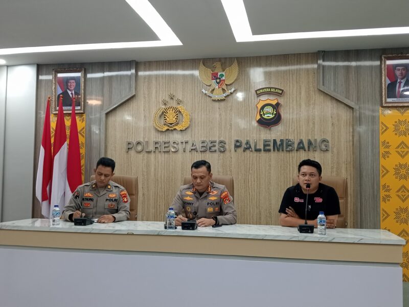 Foto kapolrestabes Palembang dan Manajemen Rokok HS