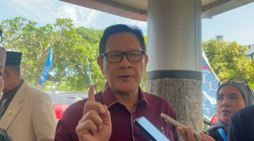 Kepala Dinas Kesehatan Sumatera Selatan Trisnawarman saat diwawancarai langsung di RSKGM Palembang. Foto: Tia