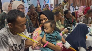 Dua penderita bibir sumbing yang akan dioperasi di RSKGM Palembang. Foto: Tia