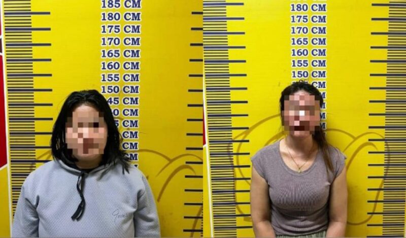 Kedua wanita saat diamankan.