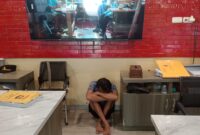 Foto : pelaku usai diamankan warga
