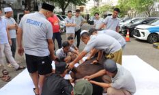 BATIQA Hotel Palembang Salurkan 179 Bungkus Daging Kurban kepada Karyawan dan Warga