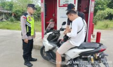Jaga Kondusifitas Kamtibmas, Personel Polsek Buay Madang Timur Sambangi Pertashop