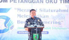 Gubernur Sumatera Selatan, Herman Deru, memberikan sambutan pada acara Silaturahmi Forum Komunikasi (Forkom) Petanggan OKU Timur ke-5 di Desa Petanggan, Kecamatan Belitang Mulya, OKU Timur. 
