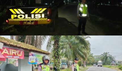 Personel Polsek Buay Madang Timur melaksanakan Kegiatan Rutin Yang Ditingkatkan (KRYD) melalui patroli subuh di Desa Bangun Harjo (atas) dan patroli dialogis pagi hari di kawasan Jalan Desa Kumpul Rejo (bawah), Kecamatan Buay Madang Timur, Kabupaten OKU Timur, Sumatera Selatan.