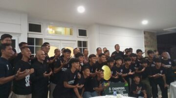 Cik Ujang Jamu Tim Sumsel United U-19 dan Beri Bonus Usai Juara EPA U-19