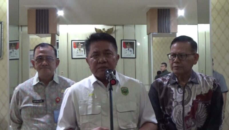 Caption: Gubernur Sumsel, Herman Deru saat diwawancarai, Kamis (4/6/2026). Foto: Tia