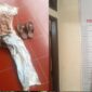 Pelaku beserta barang bukti saat diamankan.