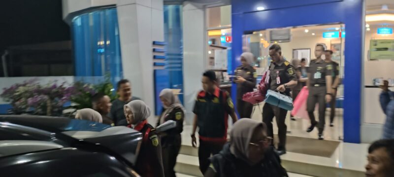 fhoto : penggeledahan bank sumsel babel cabang pagar alam usut tindak pidana korupsi kur tahun 2024