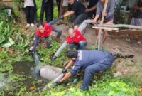 Warga Temukan Mayat Pria Mengapung di Kolam 