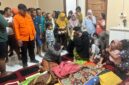 Korban saat dievakuasi di rumah duka. Foto: Basarnas Palembang.