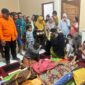 Korban saat dievakuasi di rumah duka. Foto: Basarnas Palembang.