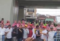 Foto : aksi massa di depan mapolda sumsel