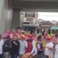 Foto : aksi massa di depan mapolda sumsel