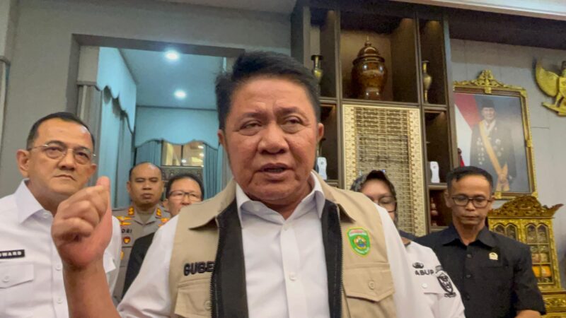 Gubernur Sumatra Selatan Herman Deru saat diwawancarai langsung usai penyerahan SK tugas kepada Plt Bupati Muara Enim, Sumarni pada, Rabu (10/6/2026). Foto: Tia