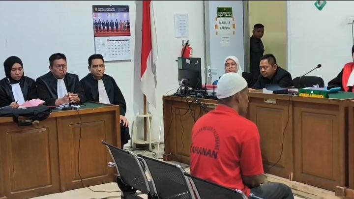 Saat majelis hakim menjatuhkan hukuman terdakwa Dedi Wanto pada persidangan yang digelar di PN Palembang, Rabu (10/6/2026)