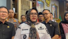 Plt Bupati Muara Enim, Sumarni saat diwawancarai usai penyerahan SK tugas di Griya Agung Palembang, Rabu (10/6/2026). Foto: Tia