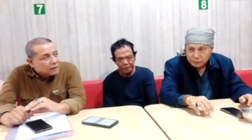 Sekretaris Umum IKAB Palembang, Afdhal Azmi Jambak, SH saat gelar konferensi pers kamis (11/6/2026)