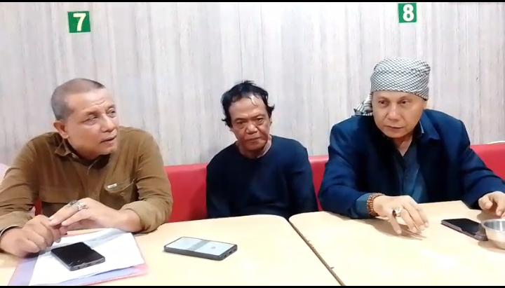 Sekretaris Umum IKAB Palembang, Afdhal Azmi Jambak, SH saat gelar konferensi pers kamis (11/6/2026)