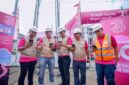 (dari kiri ke kanan) Yesias Petrus Boeboe (SVP Head of Region South Sumatra IOH), M. Andre Reinaldy H (SVP Head of Growth Sumatra IOH), Alexander Febrian Purba (AVP Head of Sales Southern Sumatra IOH), Irvan Kurniawan (VP Head of Technology Sumatra IOH), dan Leo Okfidensius Rumapea (AVP Head of Technology and FTTH South Sumatra IOH) berada di BTS Kenten Ujung Palembang untuk uji coba keandalan sinyal Tri yang kini didukung dengan jaringan Indosat 5G.