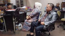 M. Fadli Mahdi, SH, selaku kuasa hukum pelapor Nurjanah, saat mendampinginya di Polda Sumsel