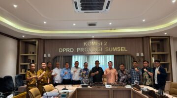 Komisi II DPRD Sumsel menerima audiensi bersama perwakilan perusahaan dan pemerintah daerah guna membahas isu strategis pembangunan serta investasi untuk mendorong pertumbuhan ekonomi daerah