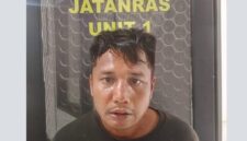Salah satu tersangka saat diamankan.