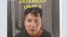 Salah satu tersangka saat diamankan.