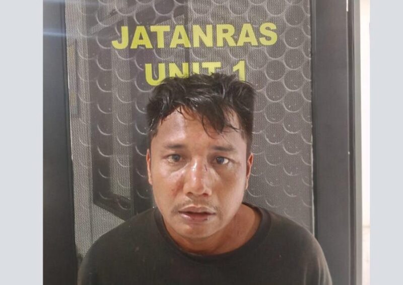 Salah satu tersangka saat diamankan.
