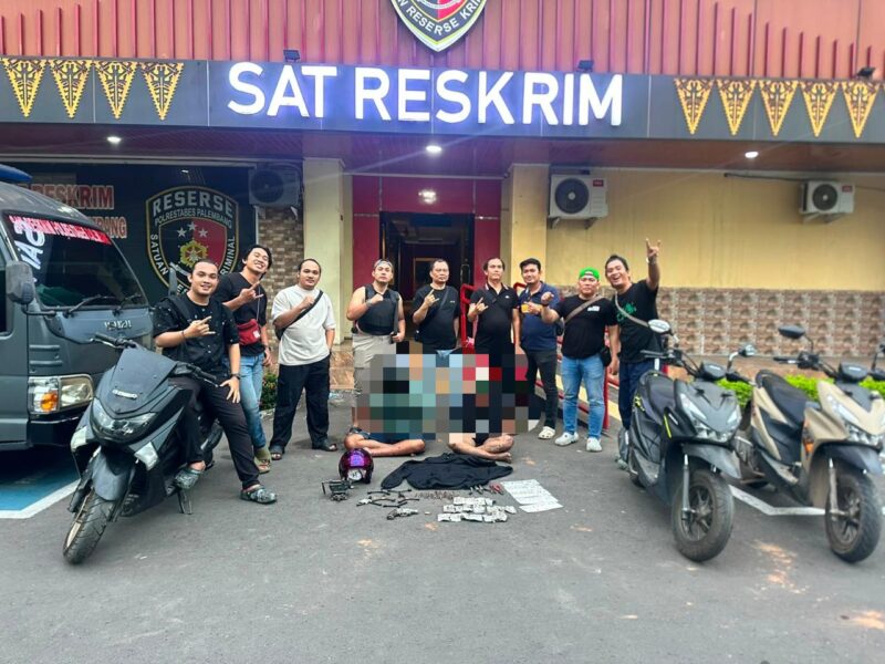 Foto :  2 pelaku saat diamankan unit ranmor