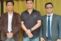 Foto :  ketua yayasan PGRI Sumsel didampingi kuasa hukumnya