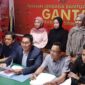 Tim kuasa hukum pelapor dari Yayasan Lembaga Bantuan Hukum (YLBH) Ganta Keadilan Sriwijaya Sapriadi Syamsuddin SH MH, didampingi Debit Sariansyah SH, memberikan keterangan, Senin (15/6/2026)