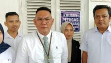 Foto kuasa hukum terdakwa Yansori, Sapriadi Syamsudin SH MH saat ditemui di PN Palembang,Rabu (17/6/2026)
