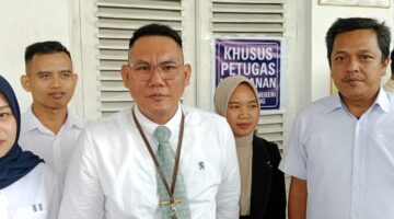 Foto kuasa hukum terdakwa Yansori, Sapriadi Syamsudin SH MH saat ditemui di PN Palembang,Rabu (17/6/2026)