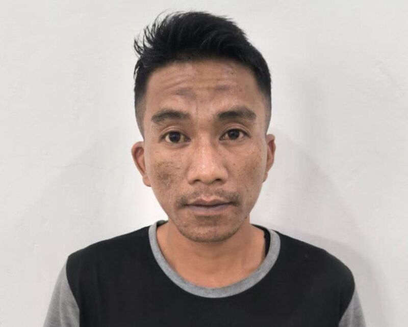 Tersangka saat diamankan.