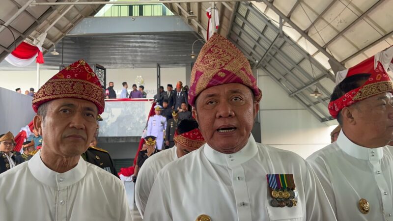 Gubernur Sumatera Selatan Herman Deru saat diwawancarai usai rapat paripurna istimewa di gedung DPRD Kota dalam rangka HUT Kota Palembang ke-1343, Rabu (17/6/2026). Foto: Tia