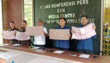 Saat kepala kejaksaan kejati Sumsel Ketut Sumedana SH MH menyampaikan penetapan tersangka Kasus Dugaan Gratifikasi dan Pemerasan di Sungai Lalan, Kamis (18/6/2026)