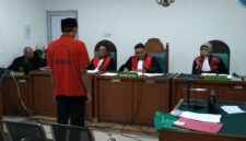 Saat terdakwa dihadirkan di sidang PN Palembang untuk mendengarkan pembacaan putusan, Kamis (18/6/2026)