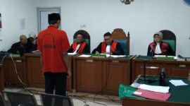 Saat terdakwa dihadirkan di sidang PN Palembang untuk mendengarkan pembacaan putusan, Kamis (18/6/2026)