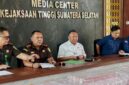 Kepala Kejati Sumsel, Ketut Sumedana SH MH dalam Konvensi Pers Kamis (18/6/2026)