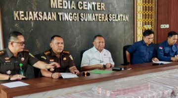 Kepala Kejati Sumsel, Ketut Sumedana SH MH dalam Konvensi Pers Kamis (18/6/2026)