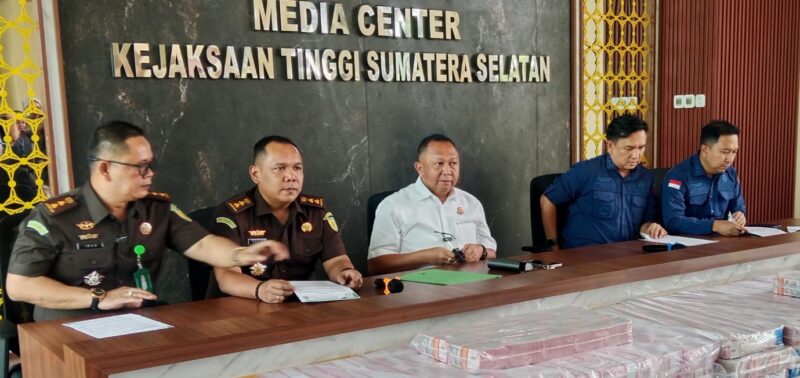 Kepala Kejati Sumsel, Ketut Sumedana SH MH dalam Konvensi Pers Kamis (18/6/2026)